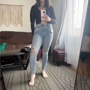 American Eagle Women's Light Blue Distressed Jeans